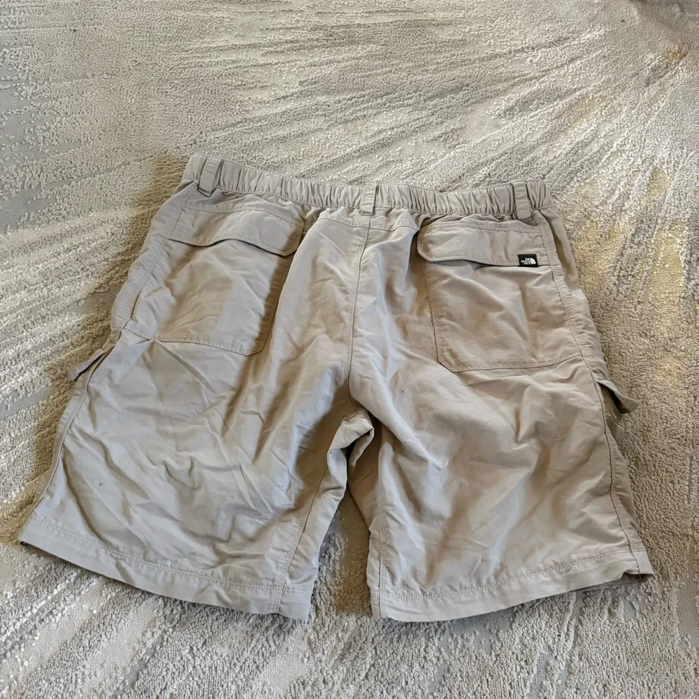 North Face cargo shorts outdoor tan khaki color nylon XXL